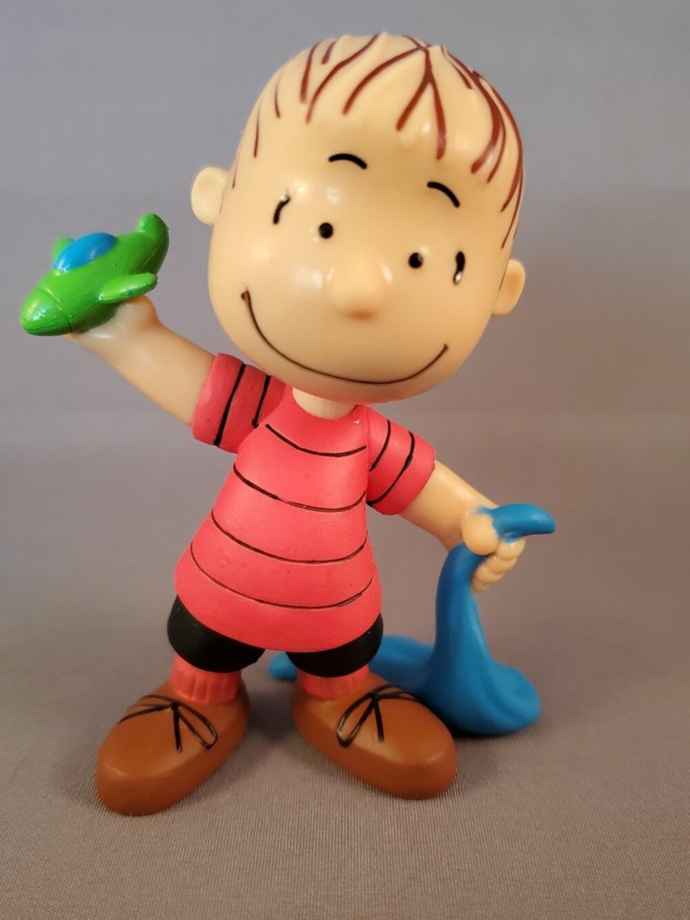 Just Play Peanuts LINUS WITH BLANKET AND AIRPLANE 3" Figure PVC Toy 2015 NWOP